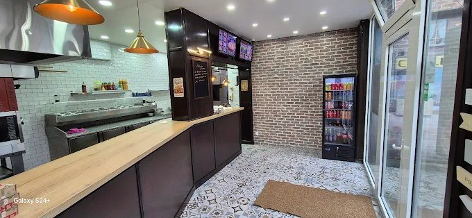L'intérieur brique & bois de Spizza